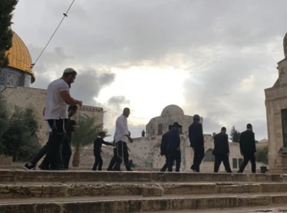 hundreds of israeli settlers storm al aqsa mosque